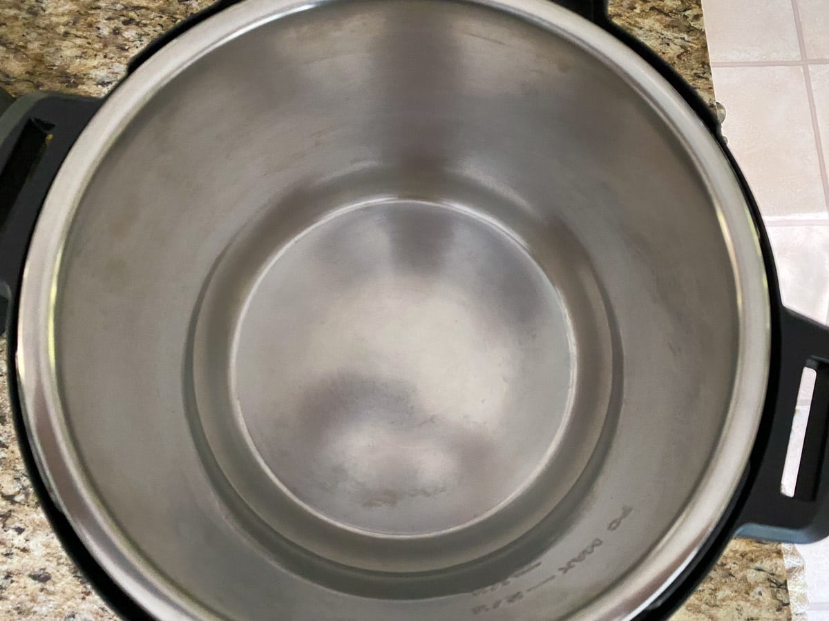 Container for the pressure cooker