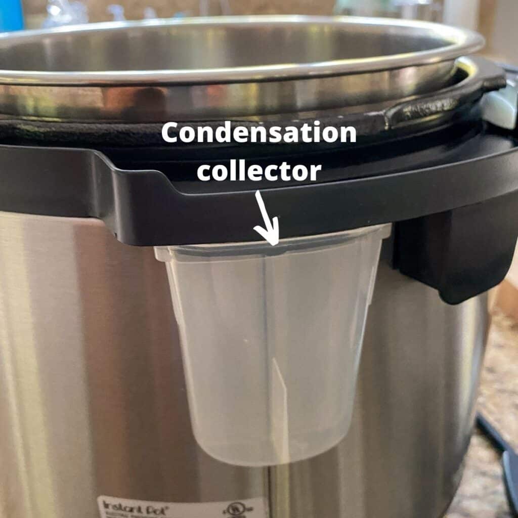 Condensation container attached to the back of the cooker