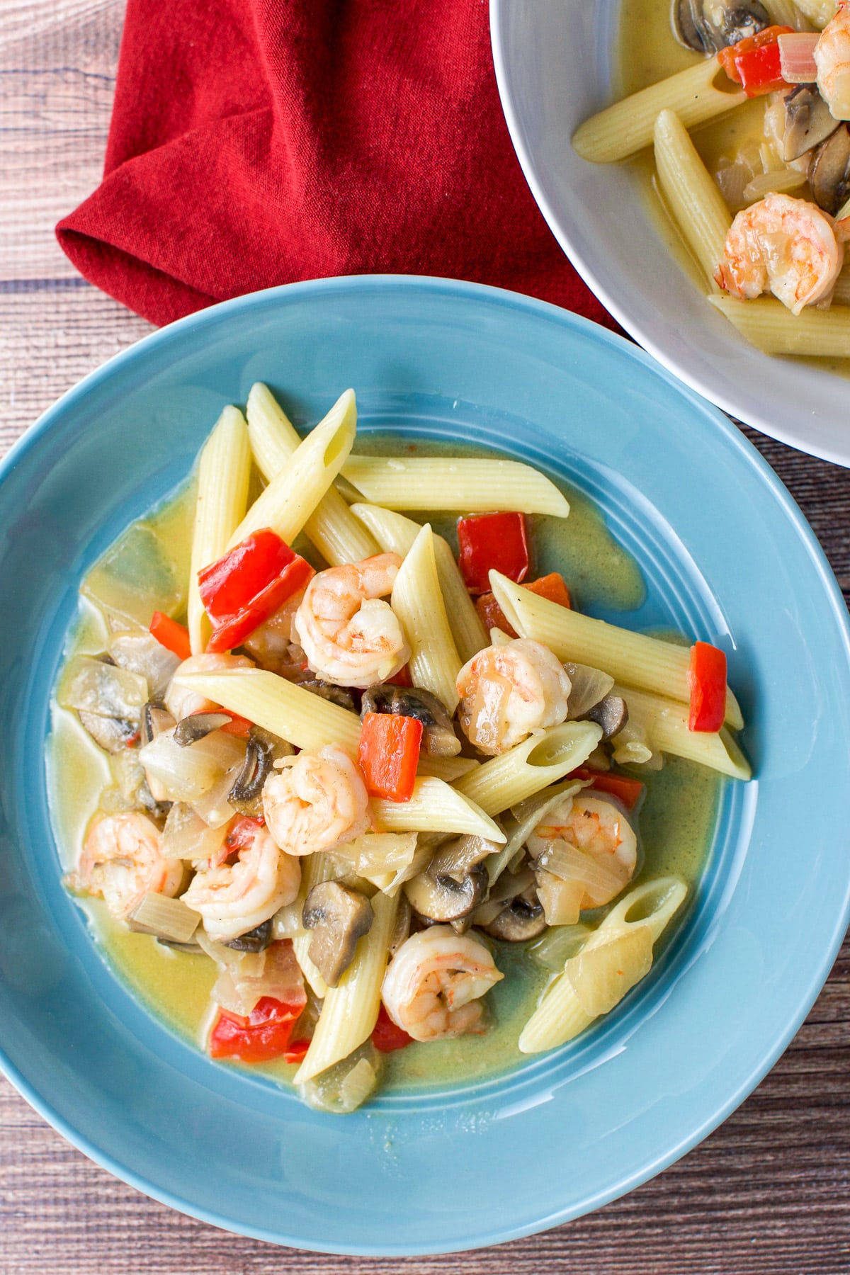 Overhead view of the shrimp scampi in two bowls